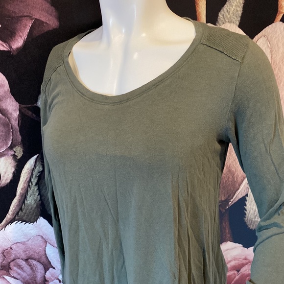 Green Long Sleeve - Picture 2 of 4